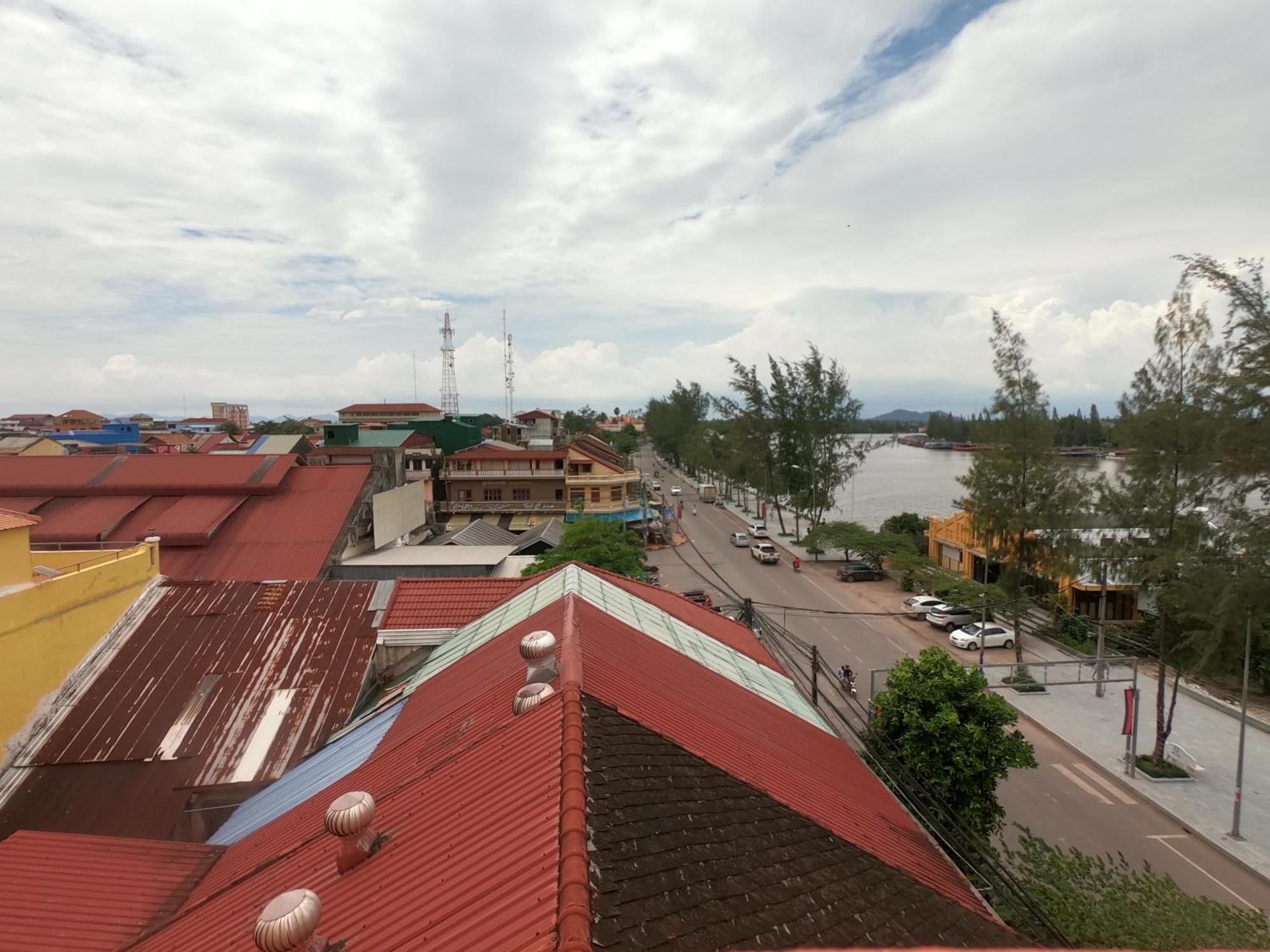 Good Morning Kampot Hotel Buitenkant foto