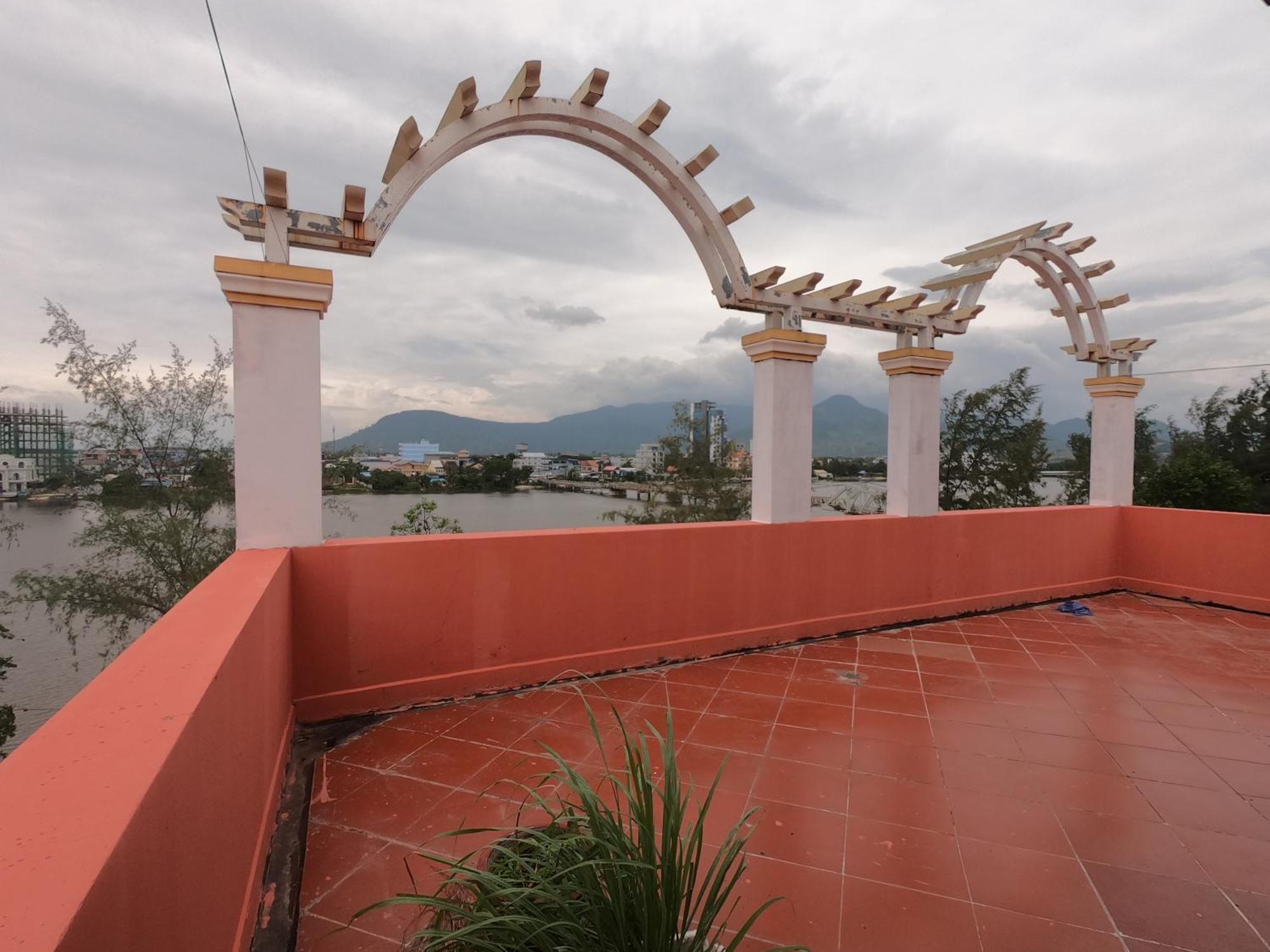 Good Morning Kampot Hotel Buitenkant foto