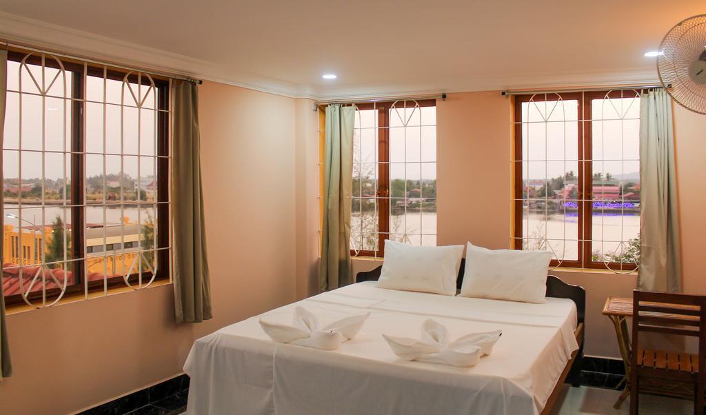 Good Morning Kampot Hotel Buitenkant foto