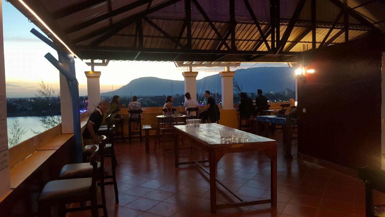 Good Morning Kampot Hotel Buitenkant foto