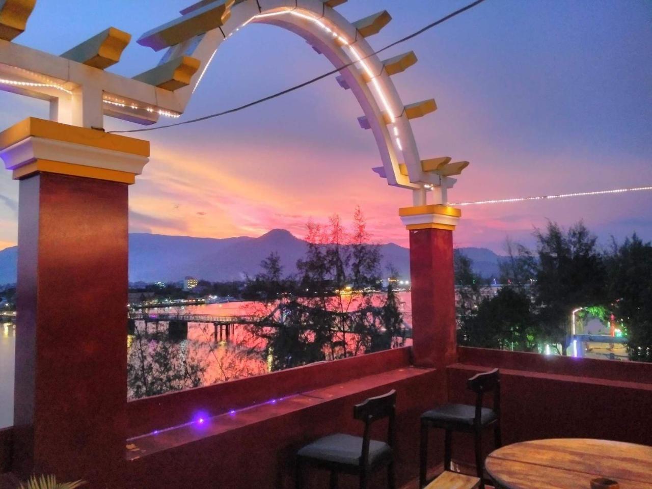 Good Morning Kampot Hotel Buitenkant foto