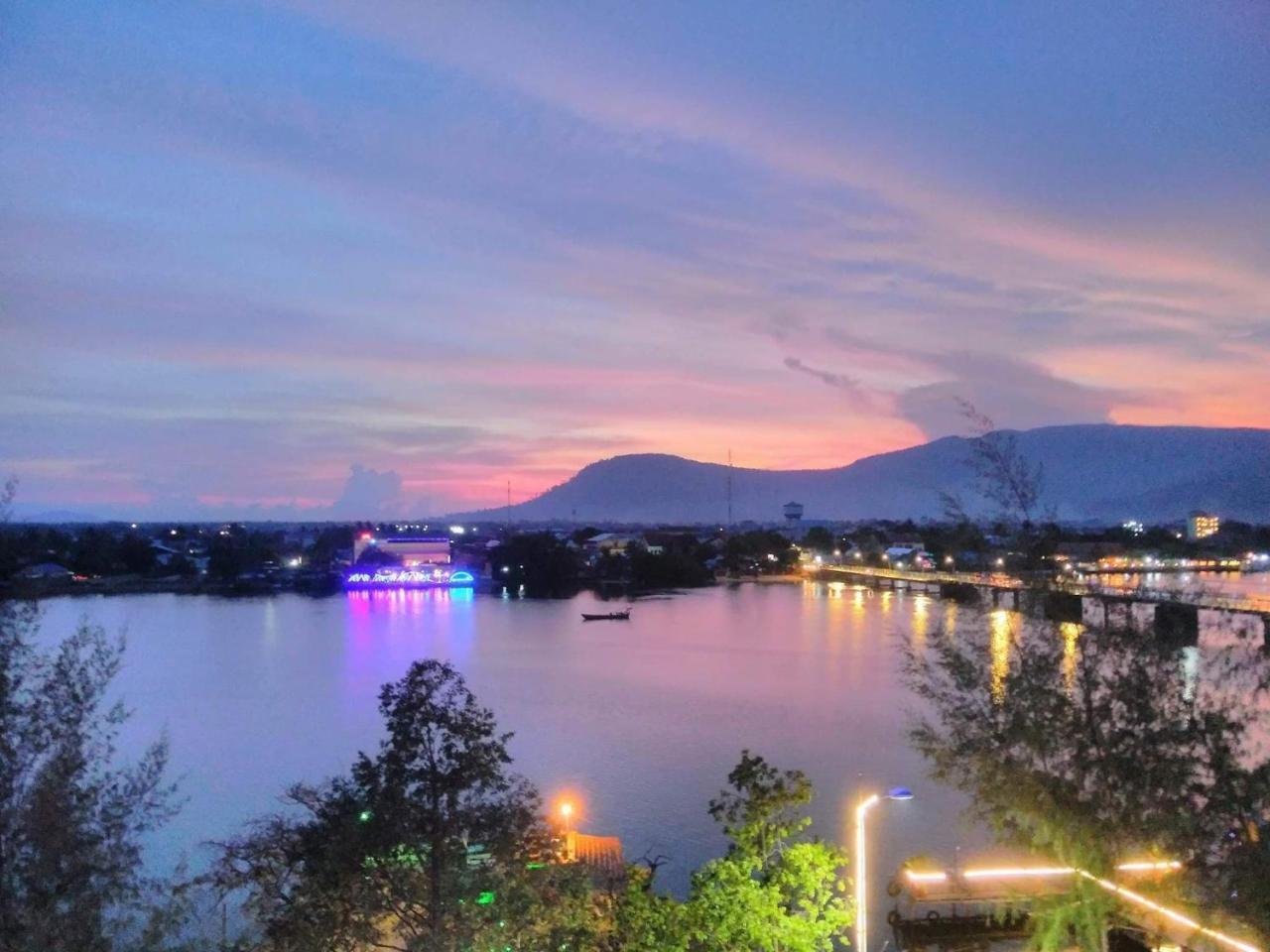 Good Morning Kampot Hotel Buitenkant foto